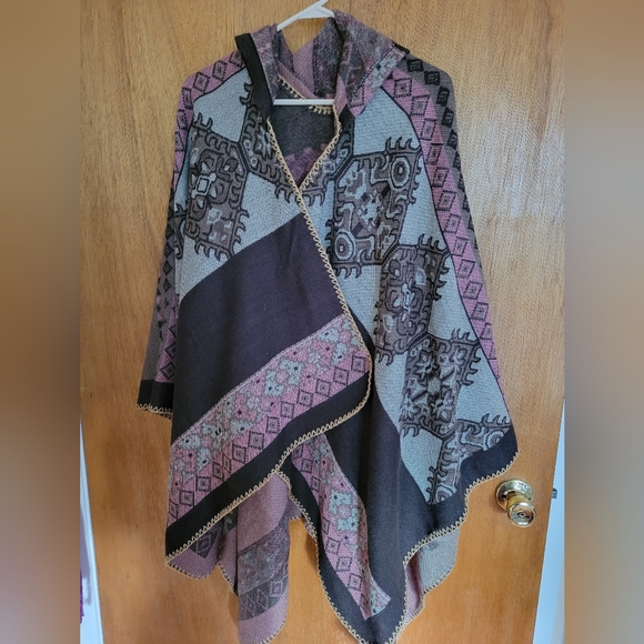 Blanket Poncho With Hood Never Worn - Picture 4 of 5